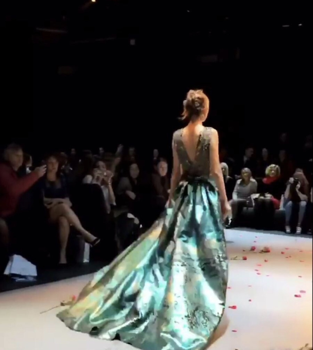 Naručila haljinu za 7.000 dinara, kada je videla šta je dobila, pao joj mrak na oči (FOTO)