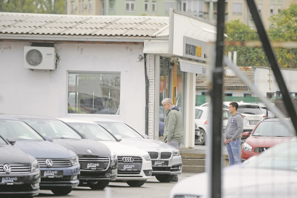 Krle merka polovnjake!