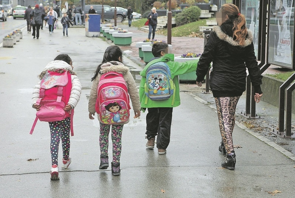 Čučavci, rđa i bodljikava žica!