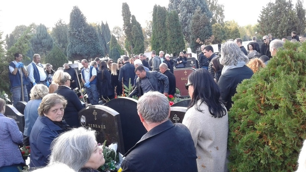 Legijina majka sahranjena uz pesmu hora (FOTO)