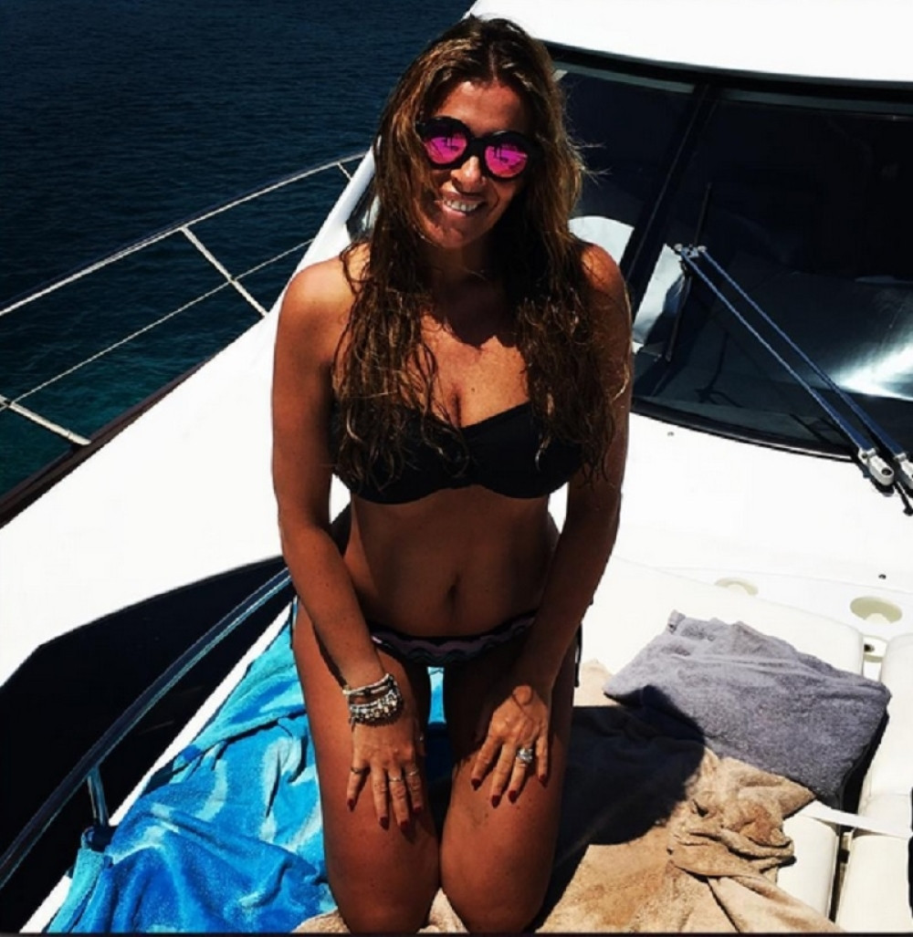 Supruga našeg fudbalera izgleda kao avion (FOTO)