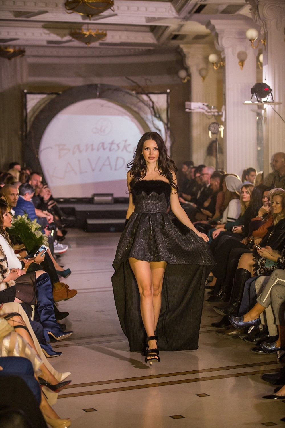 Poznati prošetali modnom pistom (GALERIJA)