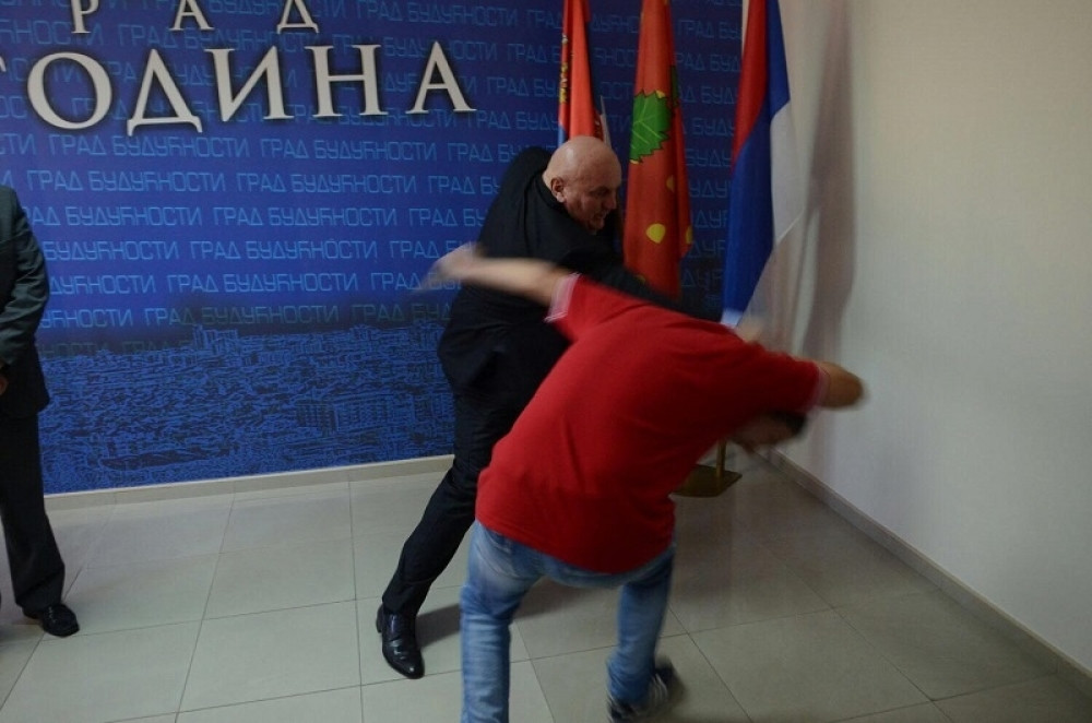 Karatisti nasrnuli na Palmu, on im uzvratio! (FOTO+VIDEO)