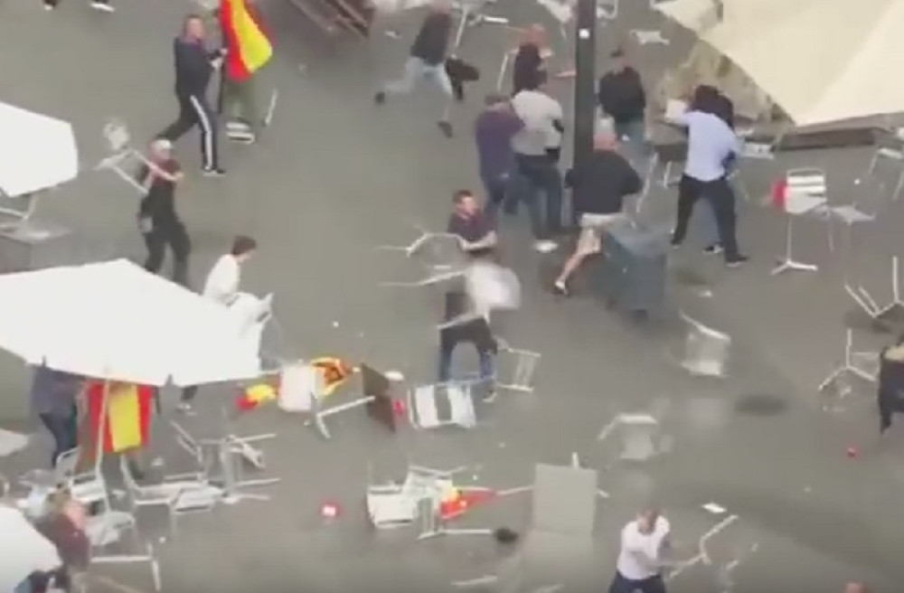 Žestoko šibanje navijača u Barseloni (VIDEO)