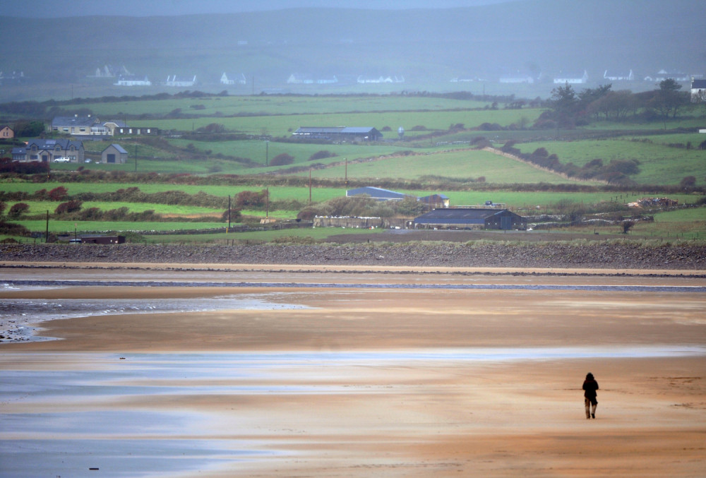 "Ofelija" pogodila Irsku, tri osobe poginule (FOTO)