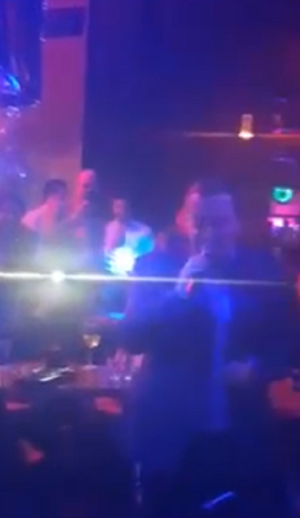 PONELE GA EMOCIJE~Dačić zapevao veliki hit "Riblje čorbe" (VIDEO)