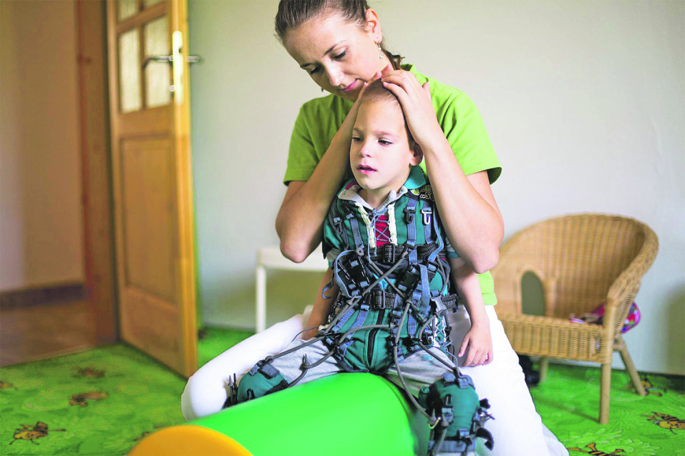 Ivan zbog bolesti nema detinjstvo!