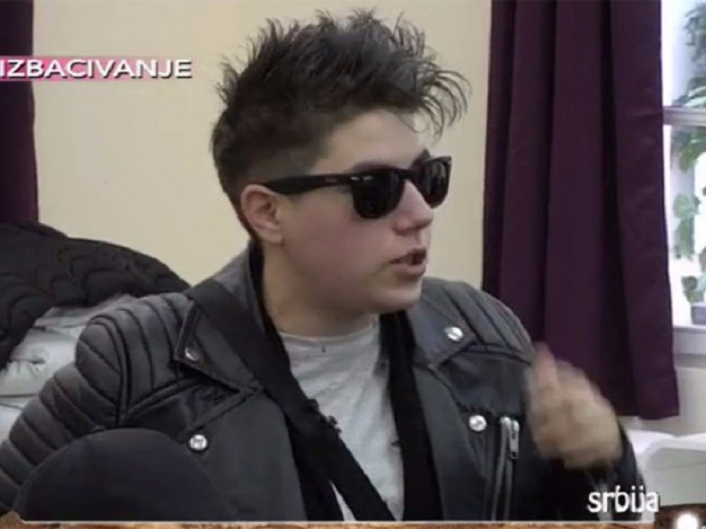 Matora nasrnula na Anđela, hoće da ga bije!