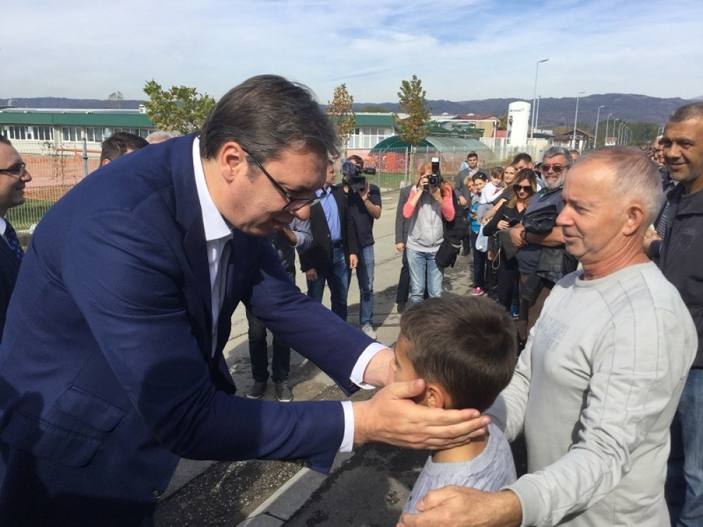 Vučića u Vlasotincu dočekalo 1500 ljudi! (FOTO)