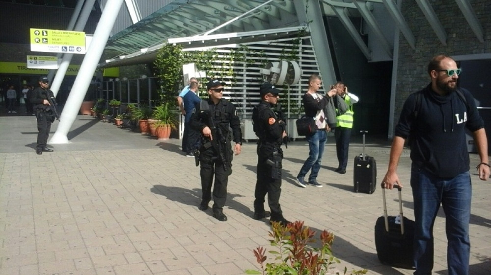 ALO! U TIRANI: Duge cevi za fudbalere Partizana! (FOTO)