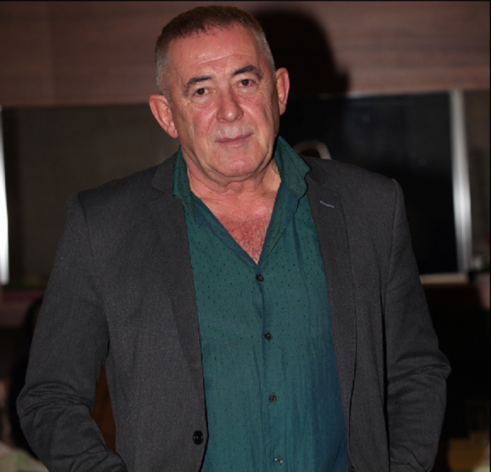 MLADA U ROZE VENČANICI, A KUM SLAVNI GLUMAC! Mima Karadžić je godinama krio da se '92 oženio Sunčicom! Otkrivamo sve tajne detalje venčanja!