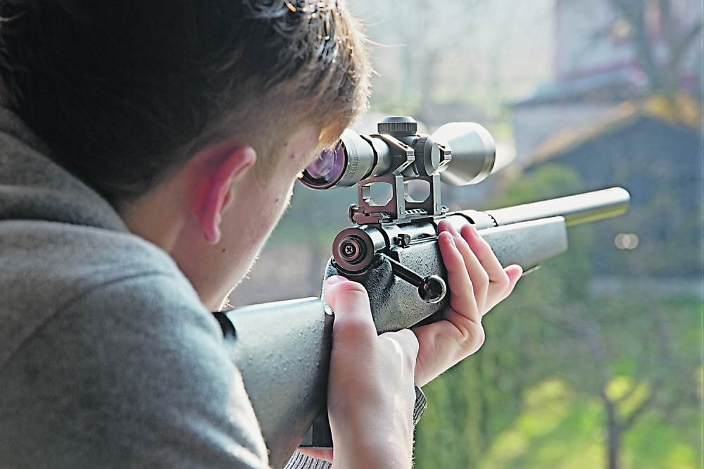 Pucao je Ani u stomak jer nije htela vezu sa njim, a čuvala mu je stare roditelje