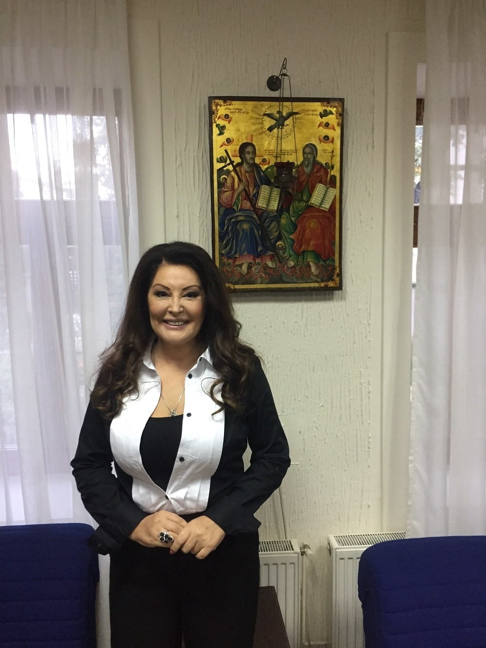 Dragana Mirković poklonila knjige deci na Kosovu