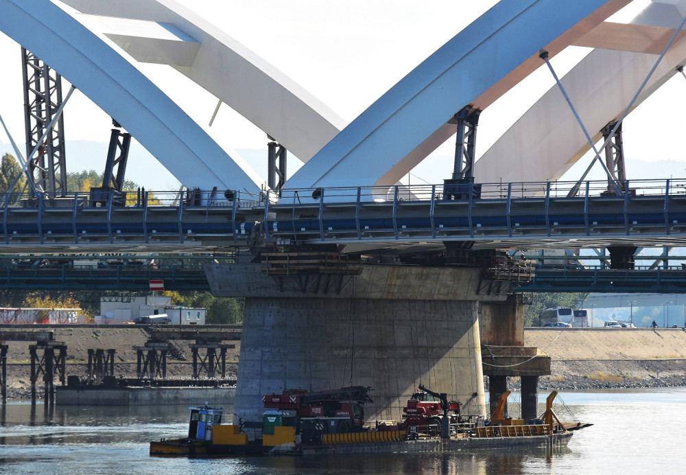 Spojeni lukovi Žeželjevog mosta (FOTO)