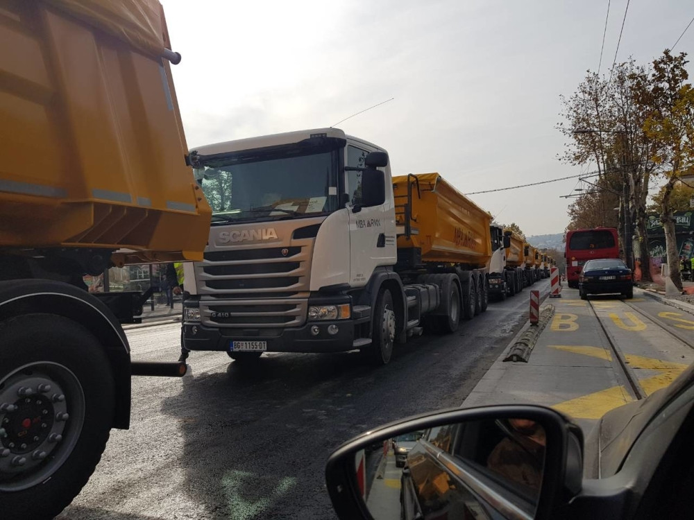 Radnici na Bulevaru oslobođenja rade punom parom i nedeljom!