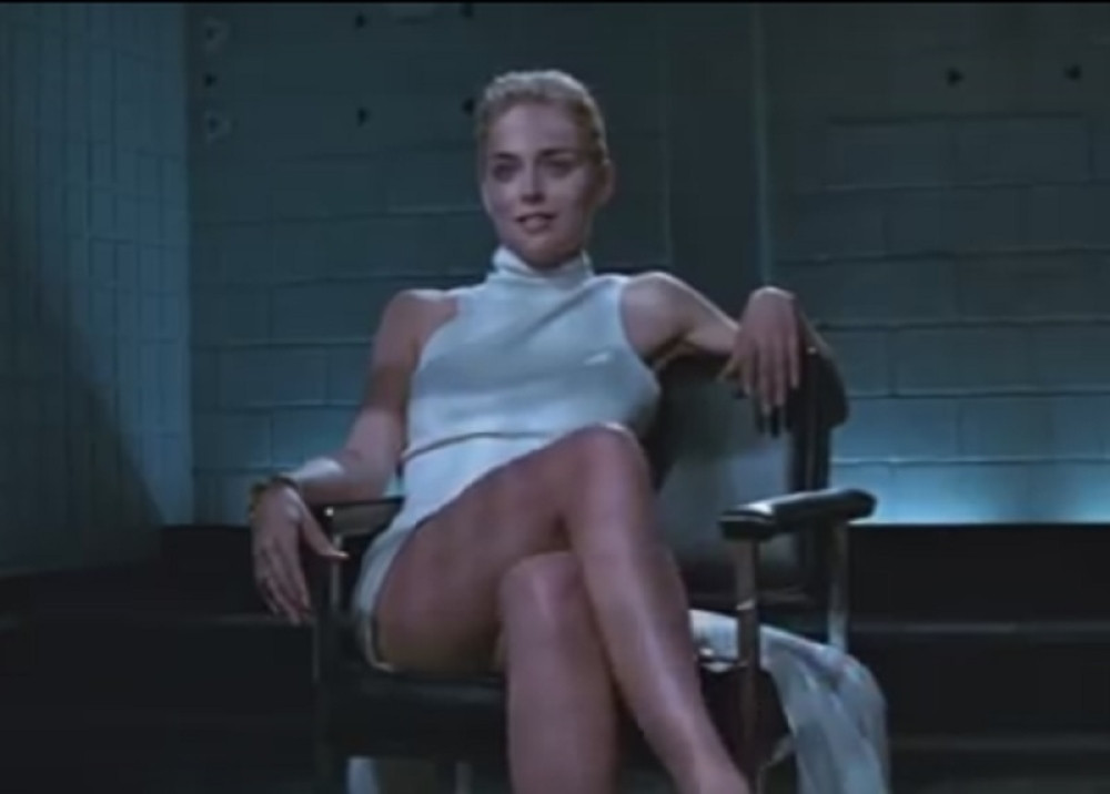 Šeron Stoun ponovo prekrstila noge, muškarci ostali bez teksta! (FOTO)