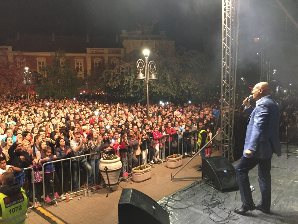 Šaban i Ilda na trgu u Valjevu za srpsku Novu