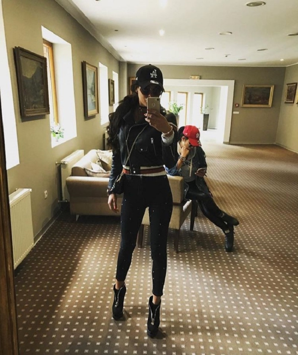 Alo! saznaje~Pijana upala u Tamarin apartman i nasrnula na nju!