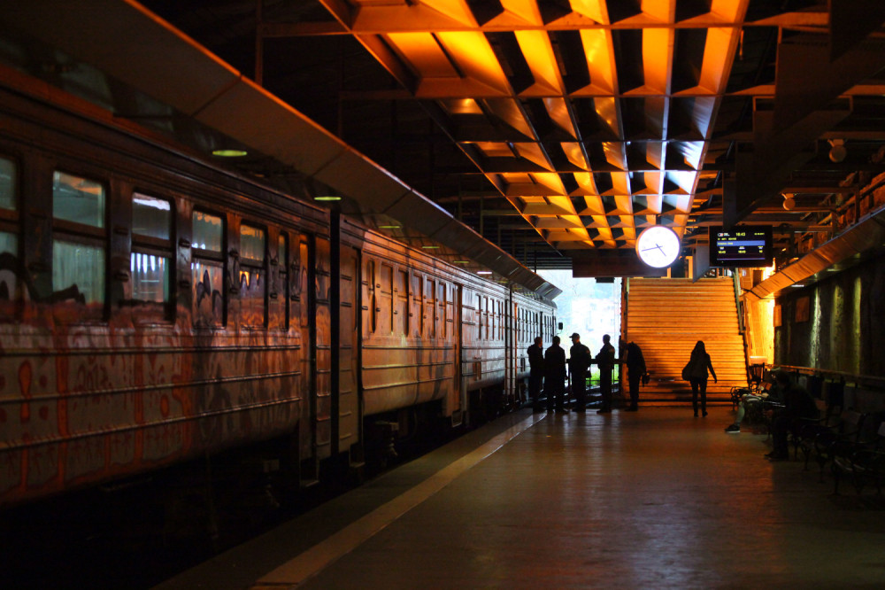 Srpkinja (35) sa bebom u naručju zarobljena na železničkoj stanici!