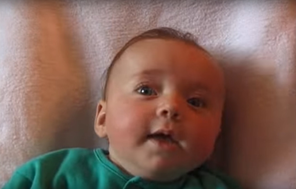 Beba koja je ceo život gledala u kameru danas ovako izgleda