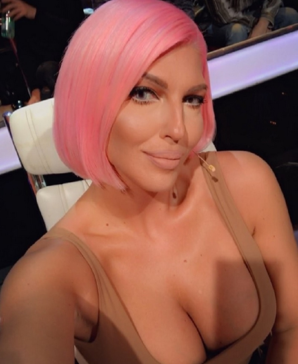 Karleuša srušila Instagram seksi fotkom!