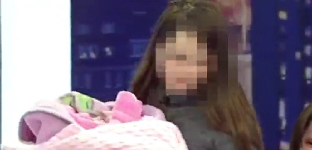 Devojčica (12) rodila dete, u emisiji uživo otkrivaju ko je otac!