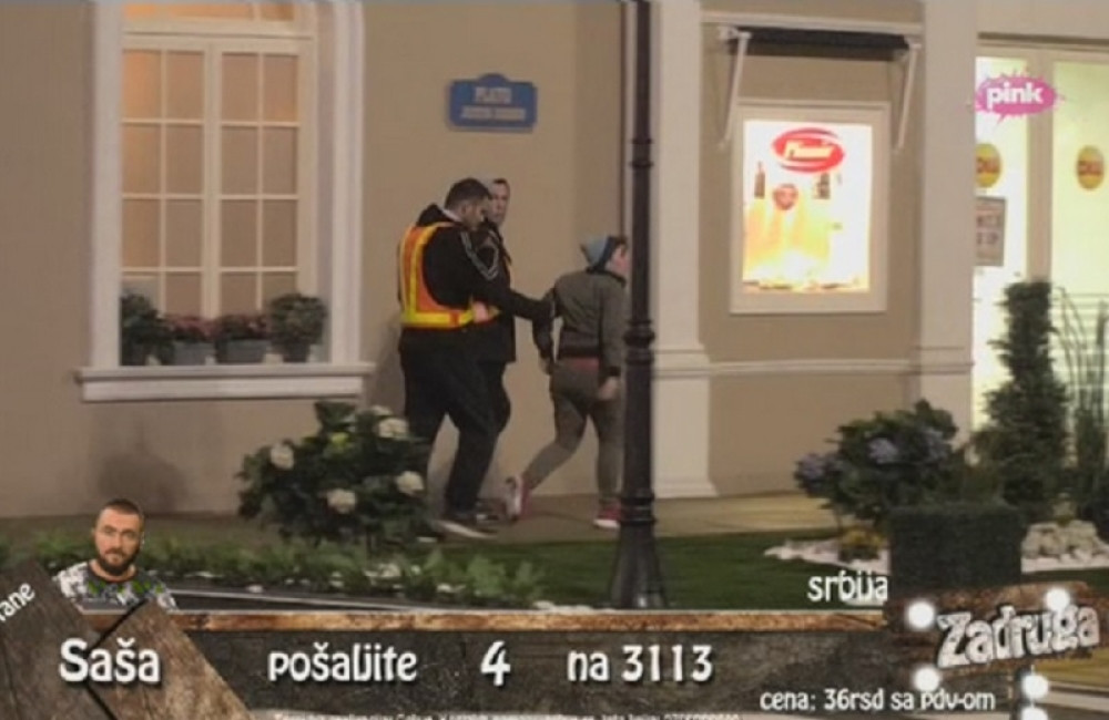 Napravila uzbunu, pa se pipkala u krevetu sa zadrugarkom!