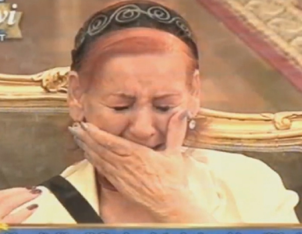 Lepa plakala na sav glas