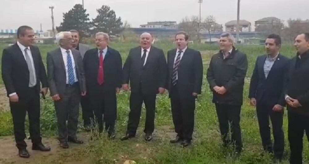 Poslušajte horsko pevanje Palme i Karića!