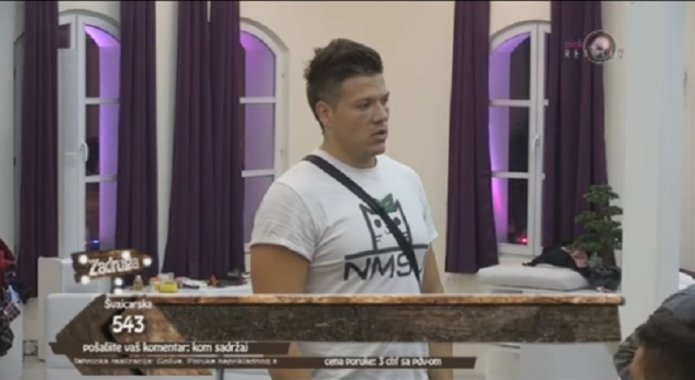 Sloba na stubu srama, zadrugarka ga razotkrila!