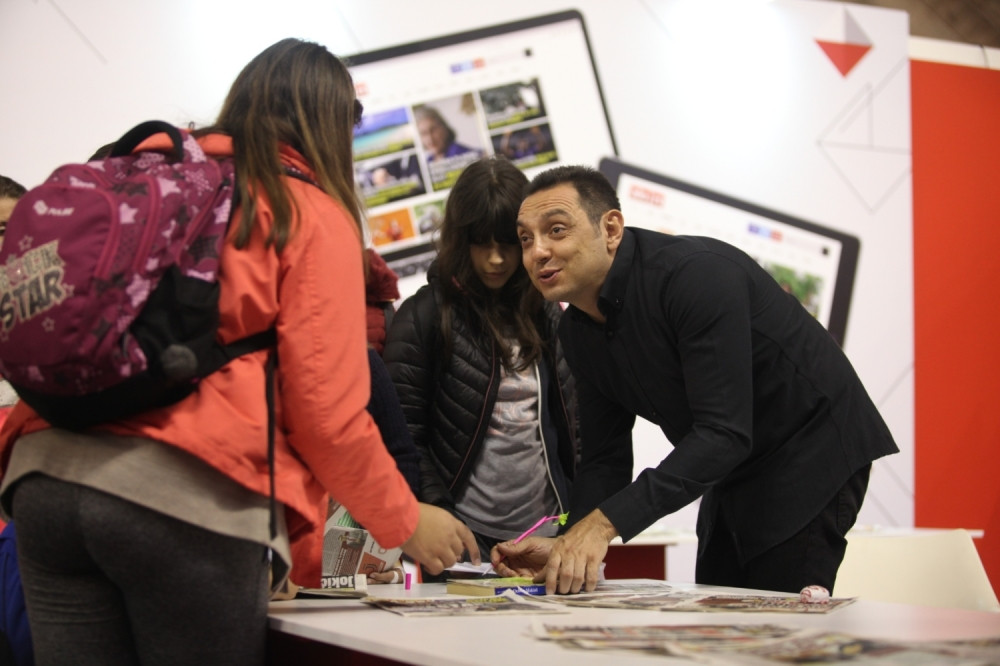 Dok sam ministar, vojskom neće komandovati ambasadori!