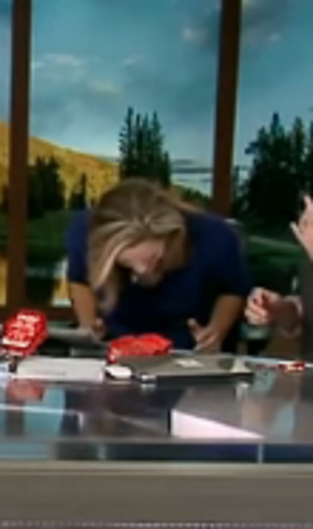 Voditeljka povraća usred emisije (VIDEO)