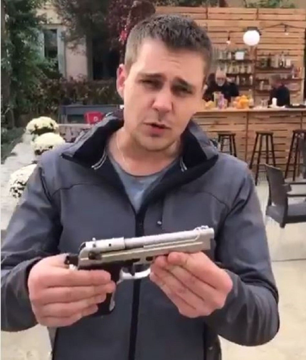 Biković baratao pištoljem, pa kad je opalio vrištao kao devojčica (VIDEO)