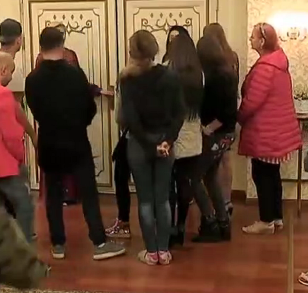 Favorit Parova na vratima vile, svi plaču i mole ga da ne izlazi!