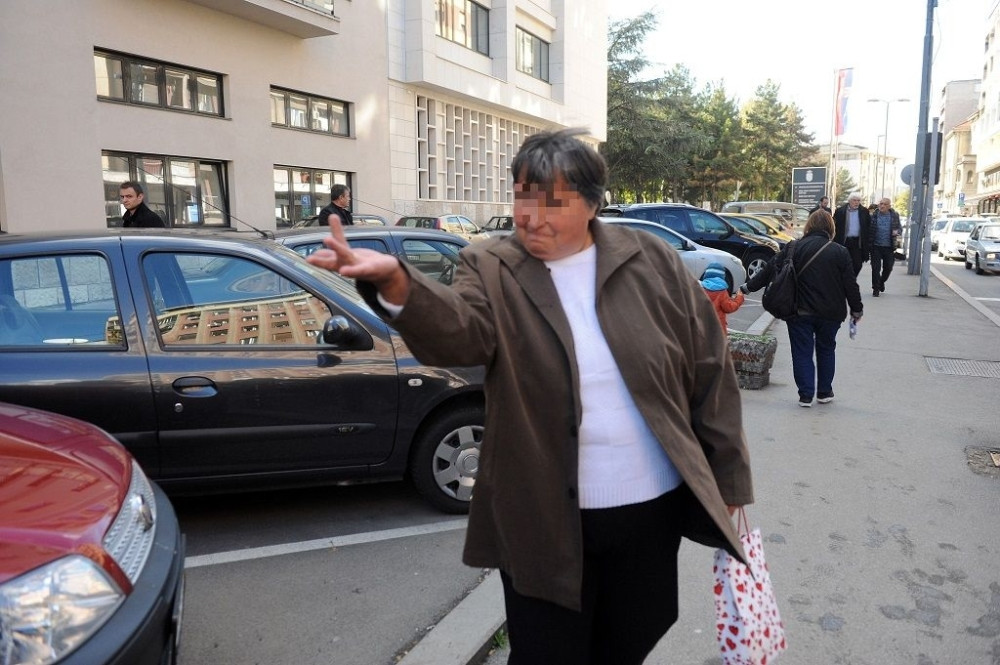 Ključni svedok novinarima pokazao srednji prst