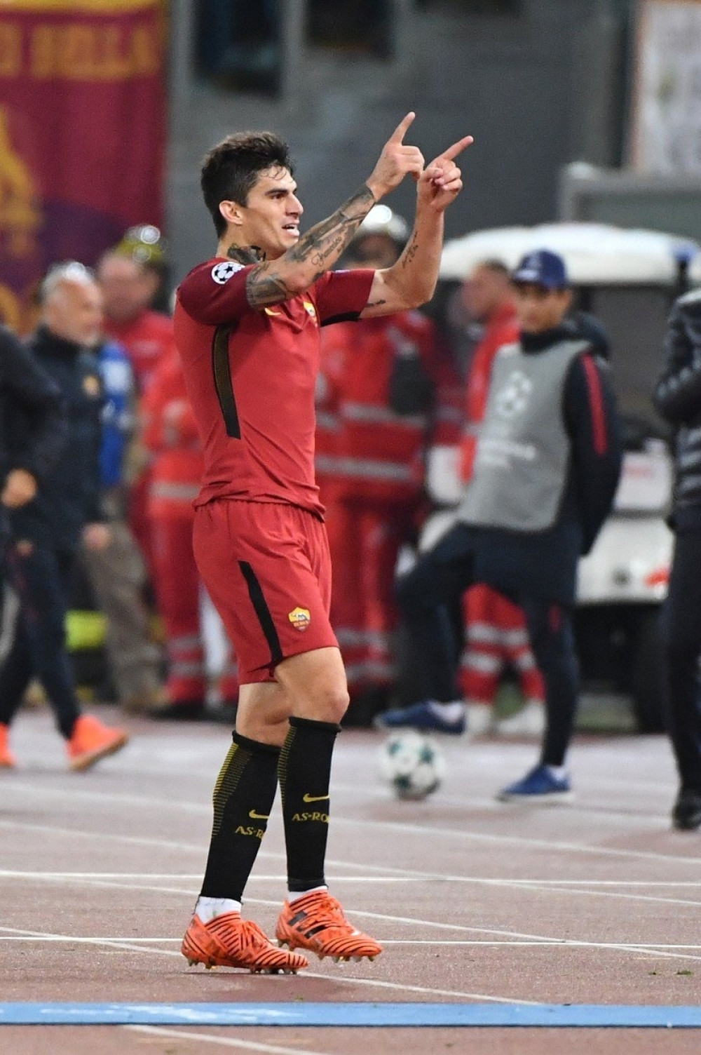 Tokom proslave gola muški mu zabio prst u zadnjicu! (VIDEO)