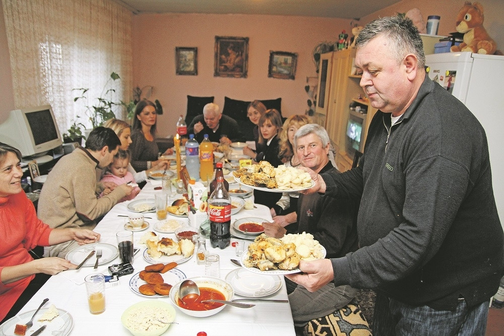 Nutricionisti savetuju kako da preživite slavsku trpezu