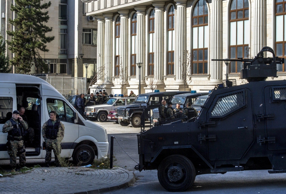 Dvoje ljudi drže zaključane, policija zabranjuje prilaz