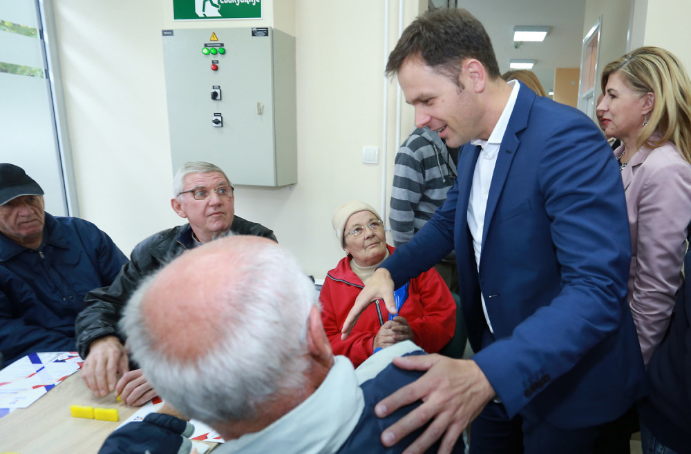 Penzioneri iz Novog Beograda bez problema do senior kartica!