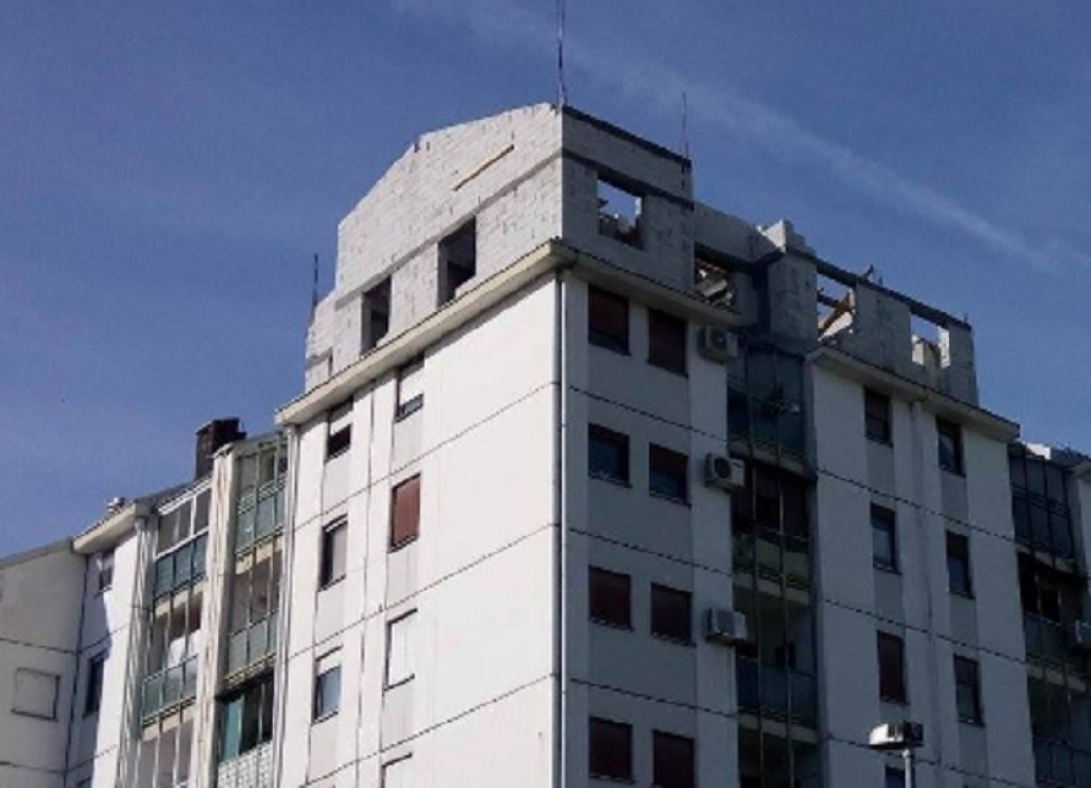 Nagovorio stanare na izgradnju lifta, pa sebi pravi kuću na vrhu zgrade (FOTO)