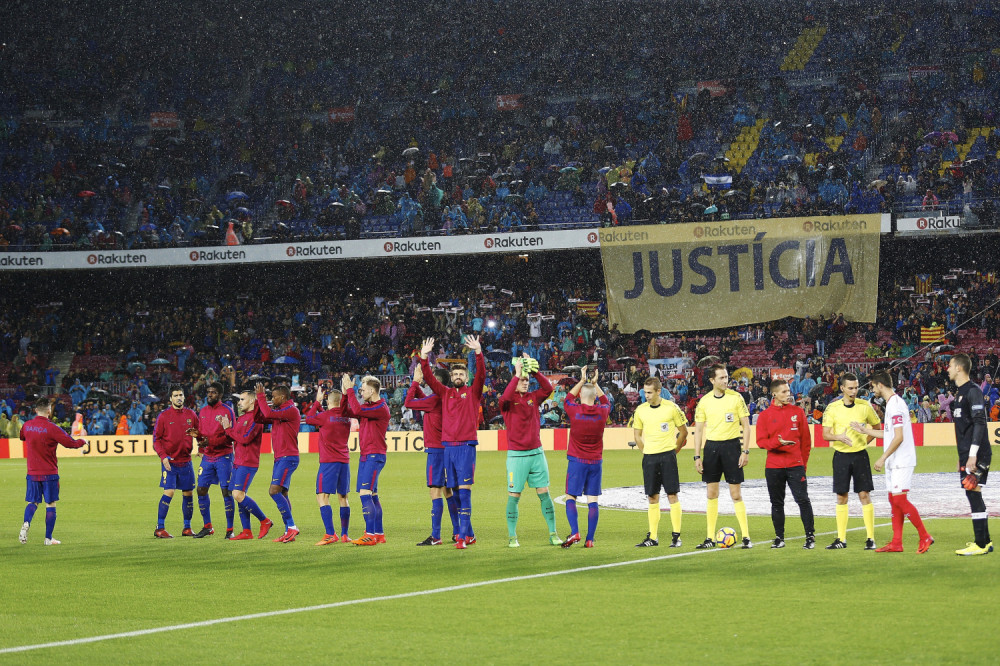 Meč Barse i Sevilje obeležili - transparenti!