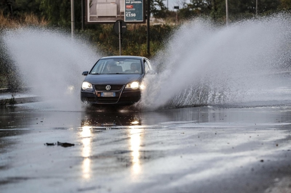"Bomba vode" se sručila na Rim (FOTO GALERIJA)