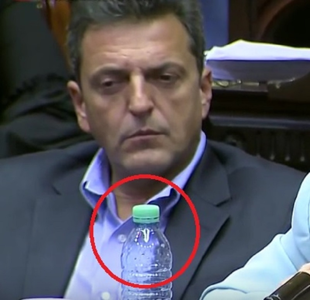 Poslanik snagom uma oborio flašu (VIDEO)