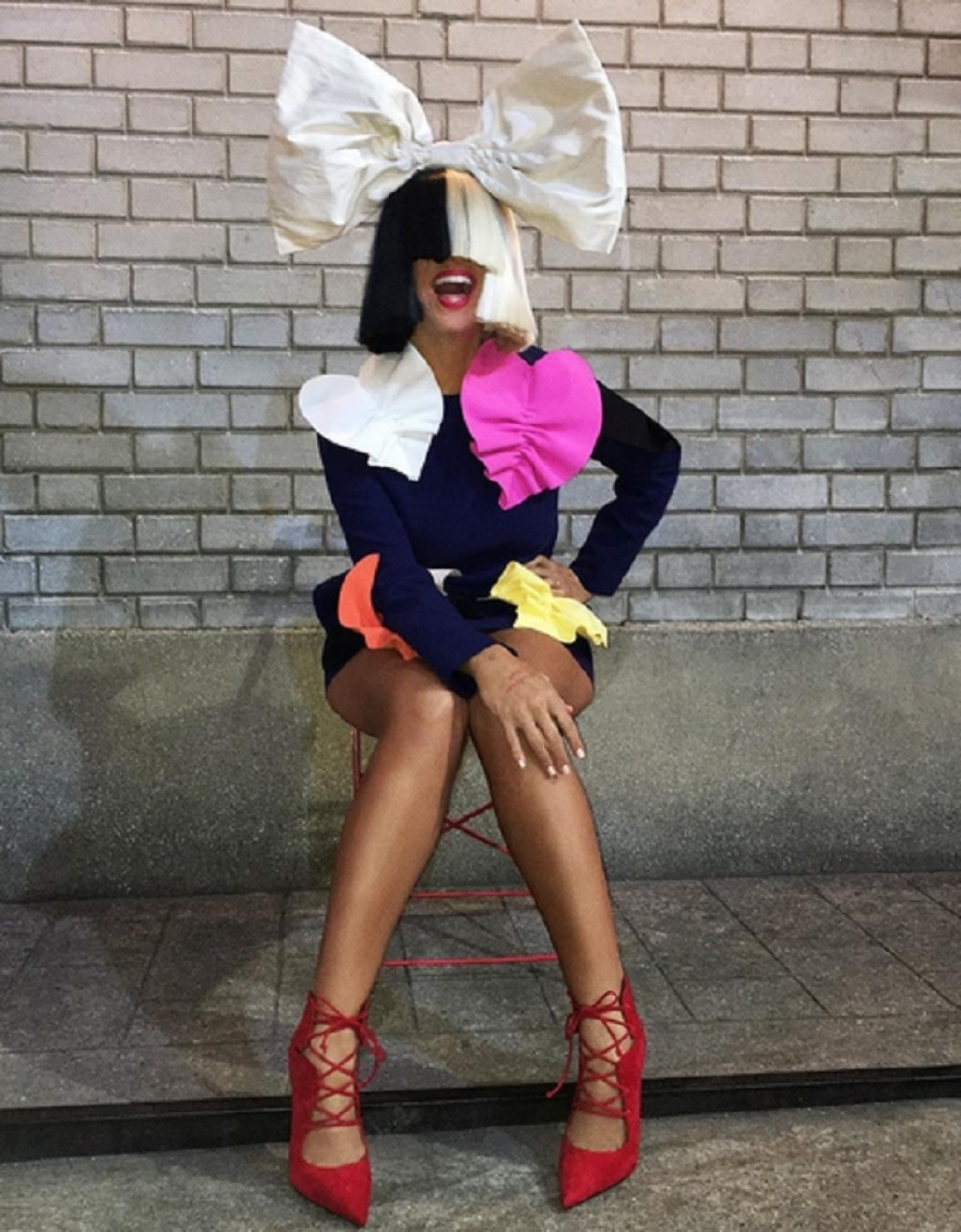 Kada je saznala da je prodaju, pevačica objavila svoju golu fotku! (18+)