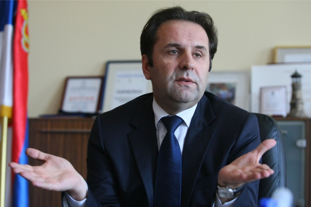 Srbija ne daje oružje "ni za kikiriki, a kamoli besplatno"