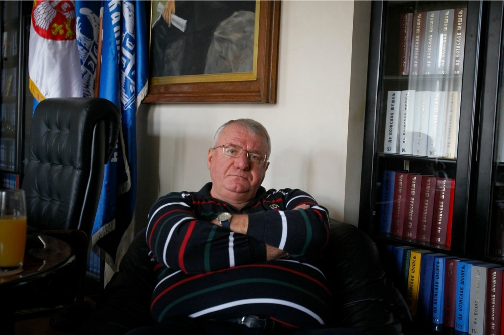 Svi Šešeljevi ispadi - od banane do gaženja zastave