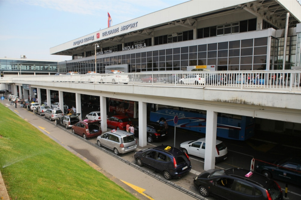 Putnici pozlilo, avion prinudno sleteo