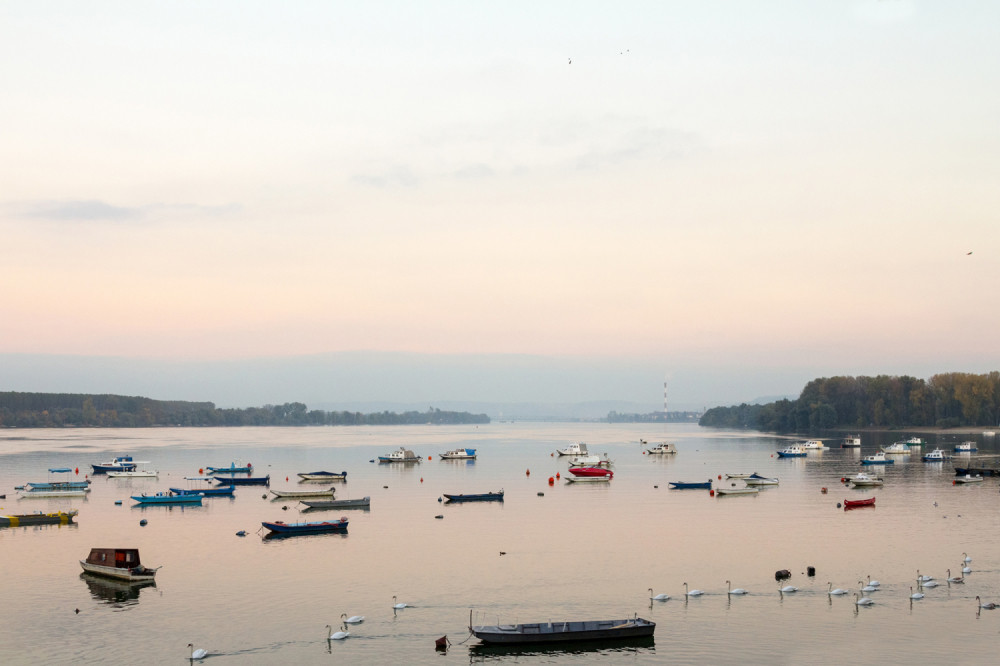 Teretni brod udario u čamac, utopili se muškarac i žena!