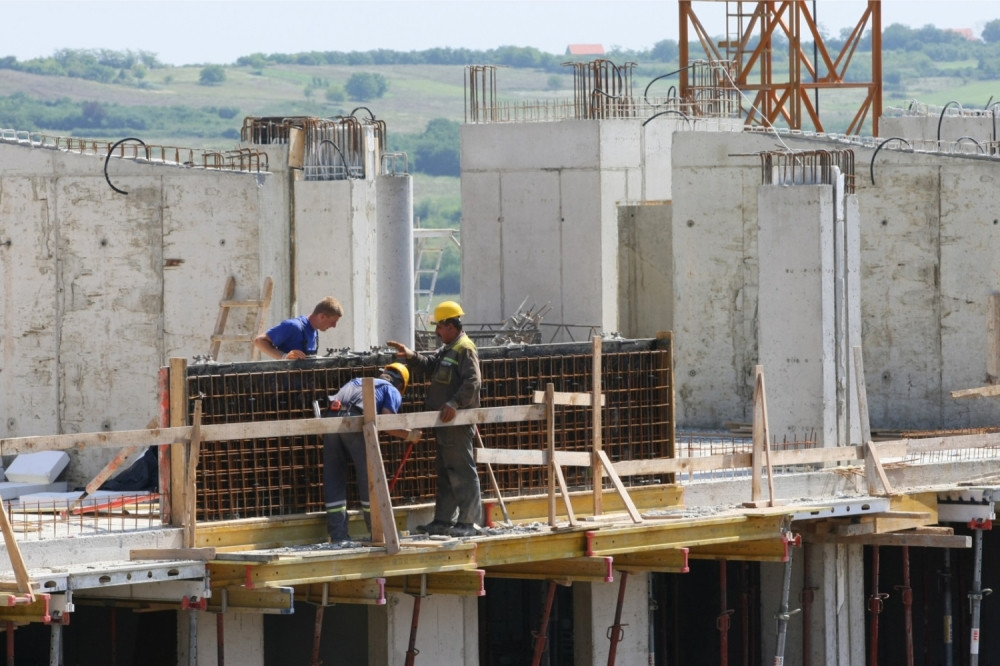 Ostavili porodice i otišli preko, a sad jedva preživljavaju! Nemaju para da se vrate u Srbiju!