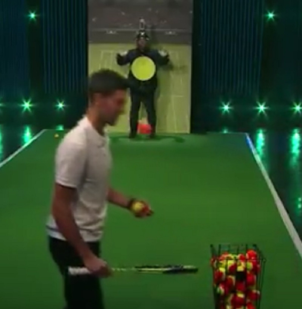 Novak gađao voditelja u TV programu